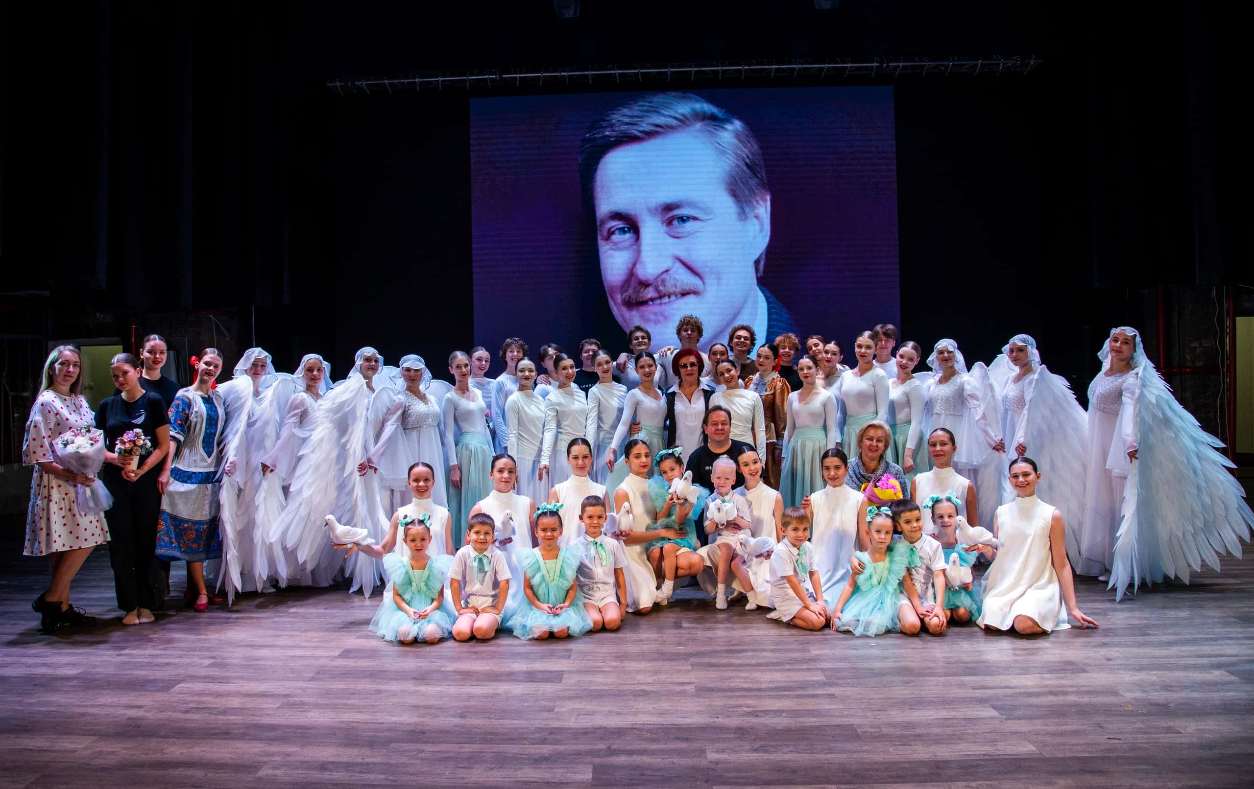 16.11.2025 - Концерт "Пусть радостью наполнятся сердца" ансамбля танца  "Радость" - фото Е.Коваленко