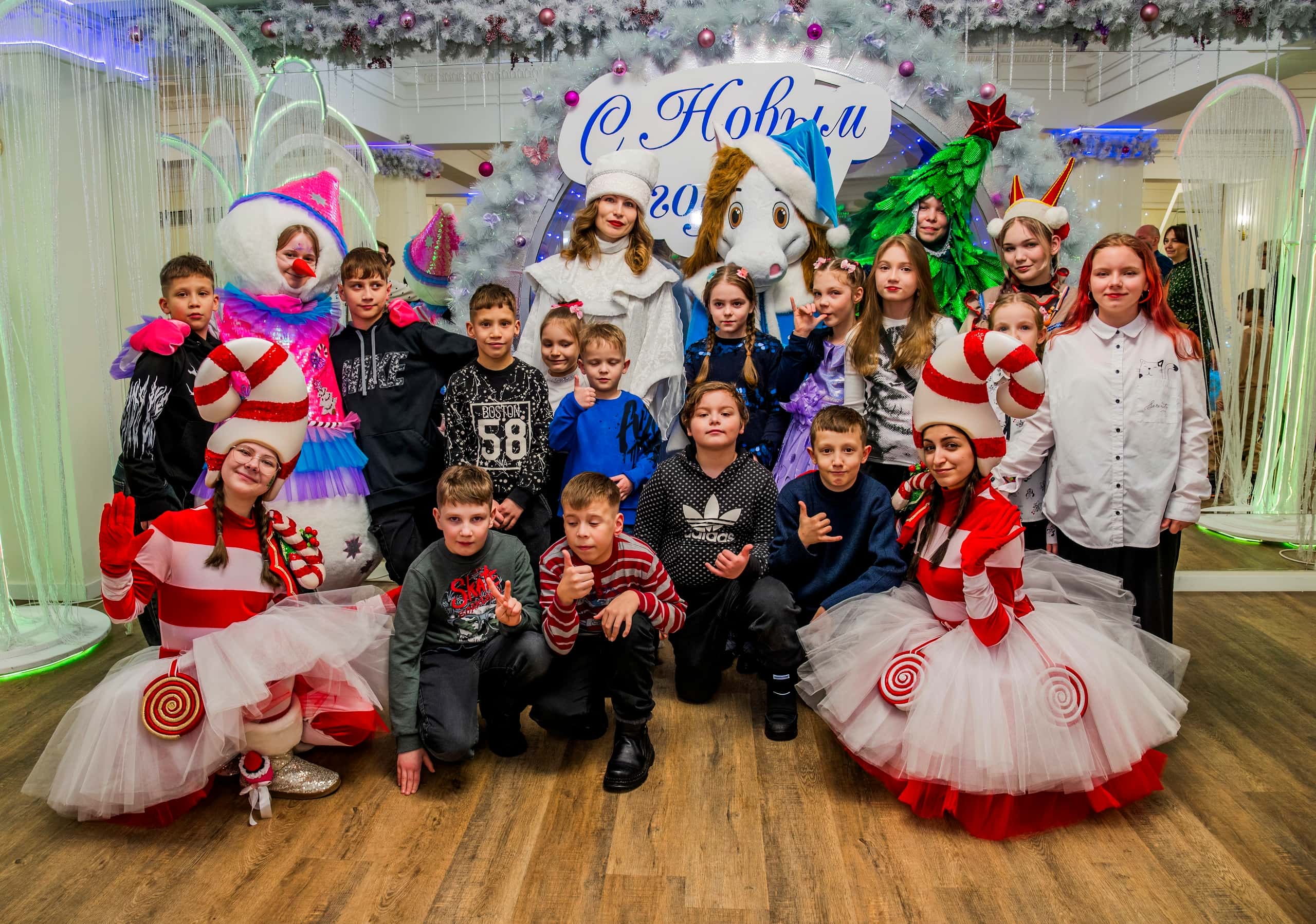 21.12.2025 - Благотворительная ёлка - фото Е. Коваленко