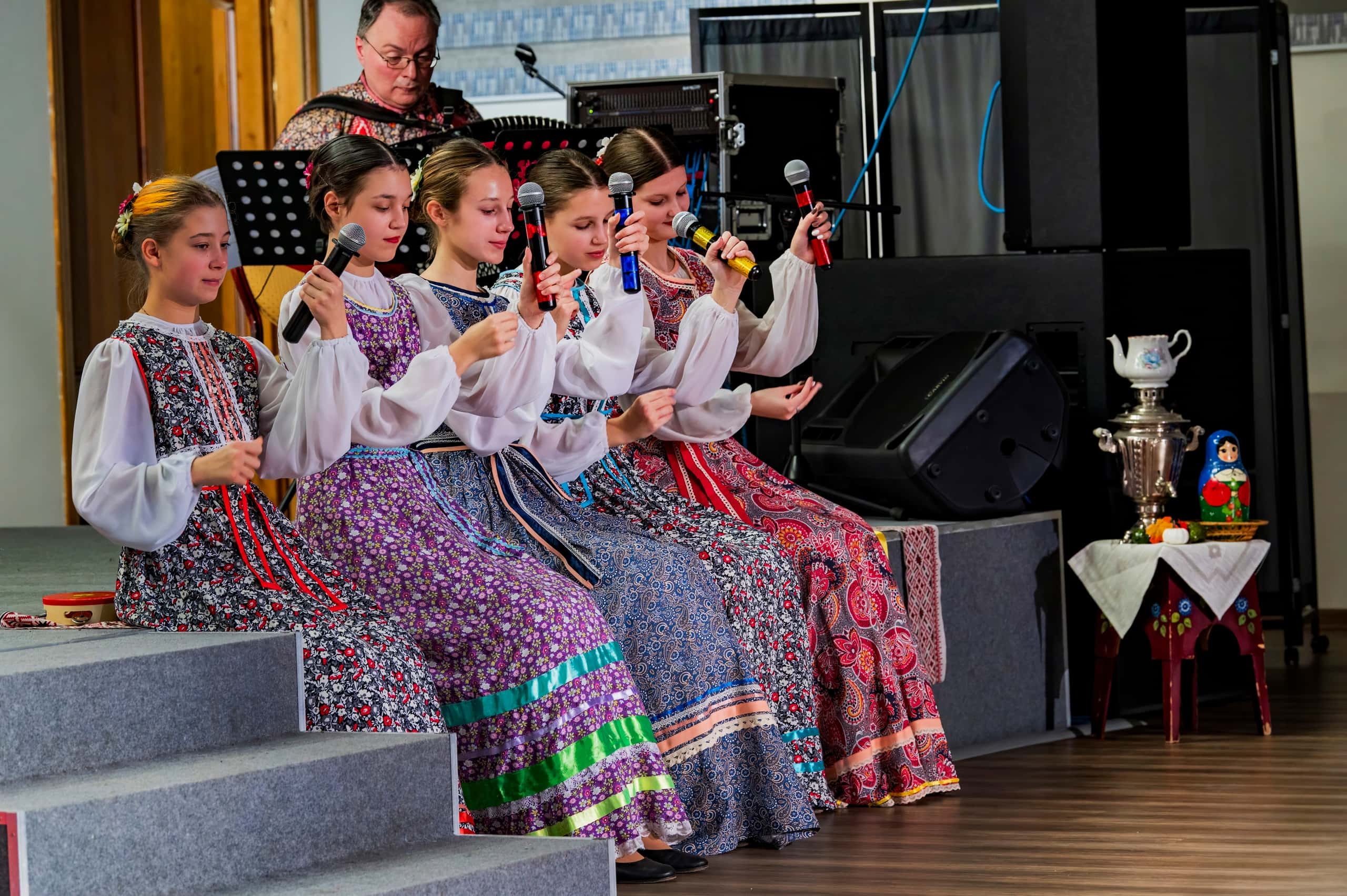 26.10.2025 - Концерт "Ярмарка ремёсел" ансамбля народной песни "Горенка" и фольклорного ансамбля "Потешенки" - фото Е. Коваленко