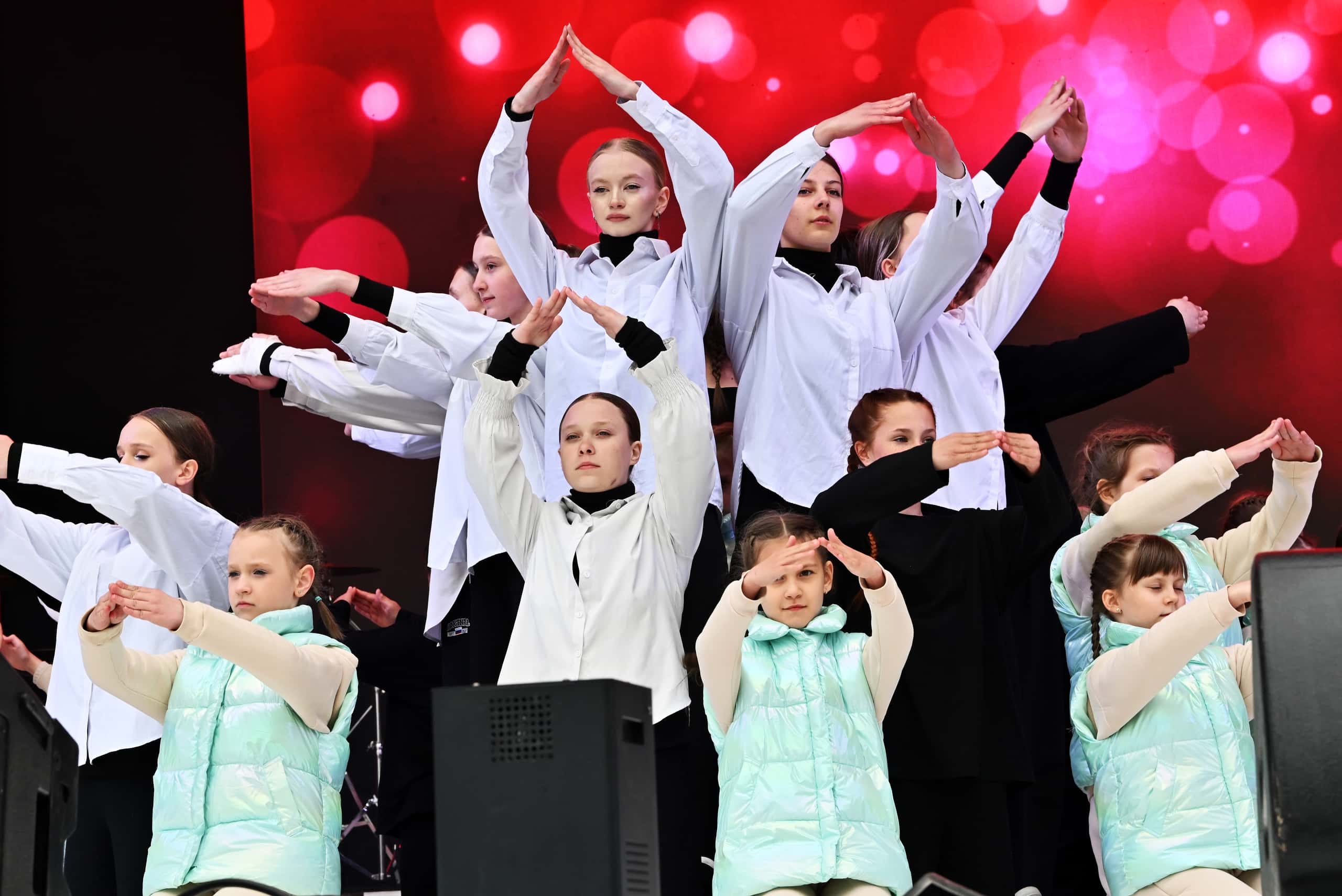 30.05.2026 - Праздничный концерт, посвящённый 88-летию Мурманской области. Улица Ленинградская - фото Е. Коваленко
