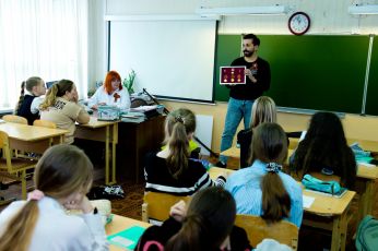 Сотрудники Дворца культуры провели познавательную программу, посвящённую знаковому событию — 80-летию Победы в Великой Отечественной войне