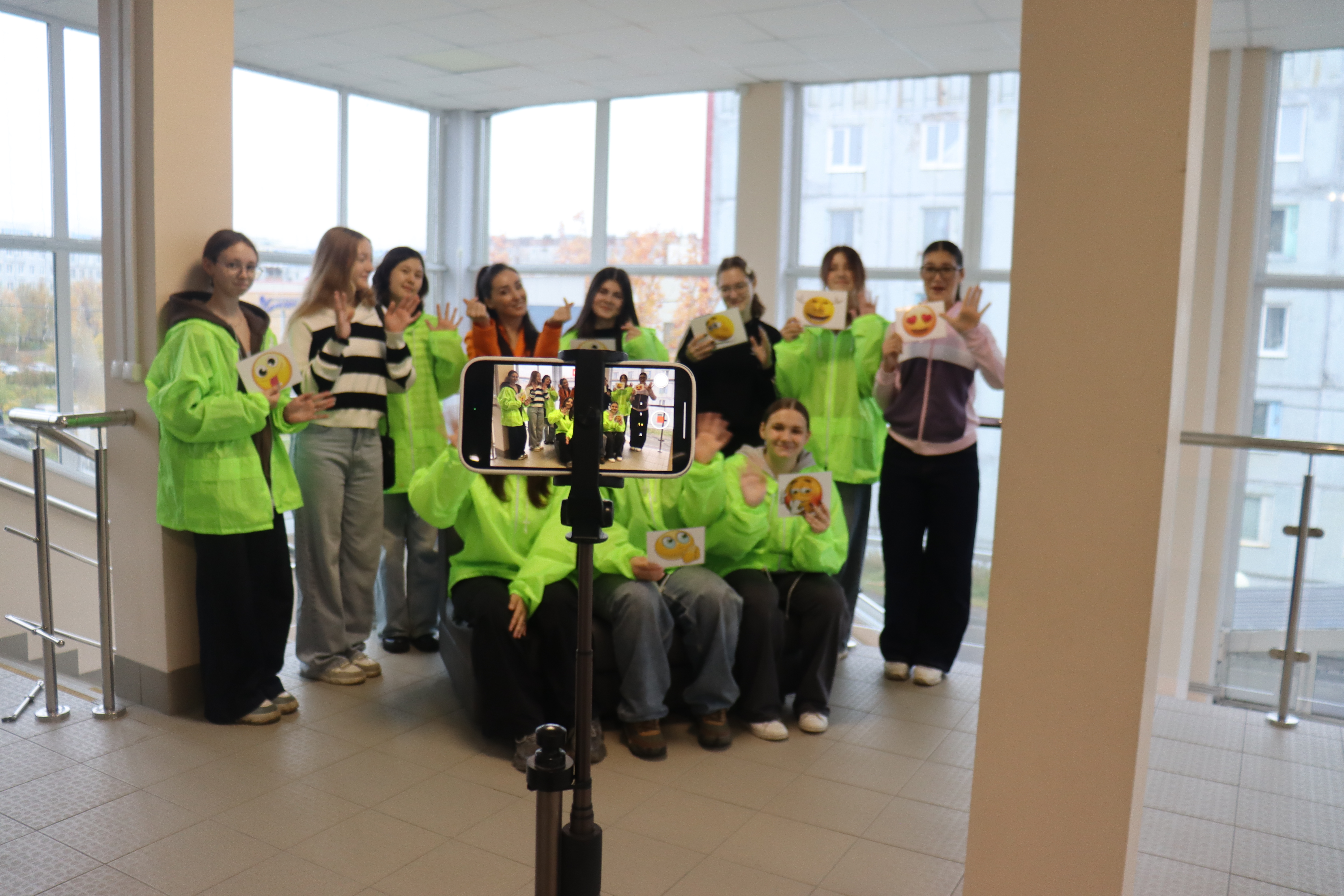 Акция «День солнечных улыбок» в поддержку жителей Приморского края