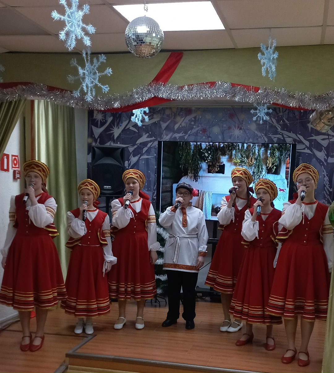 Семейная фольклорная развлекательная программа «Колядушки»  из цикла «Посиделки всей семьей»